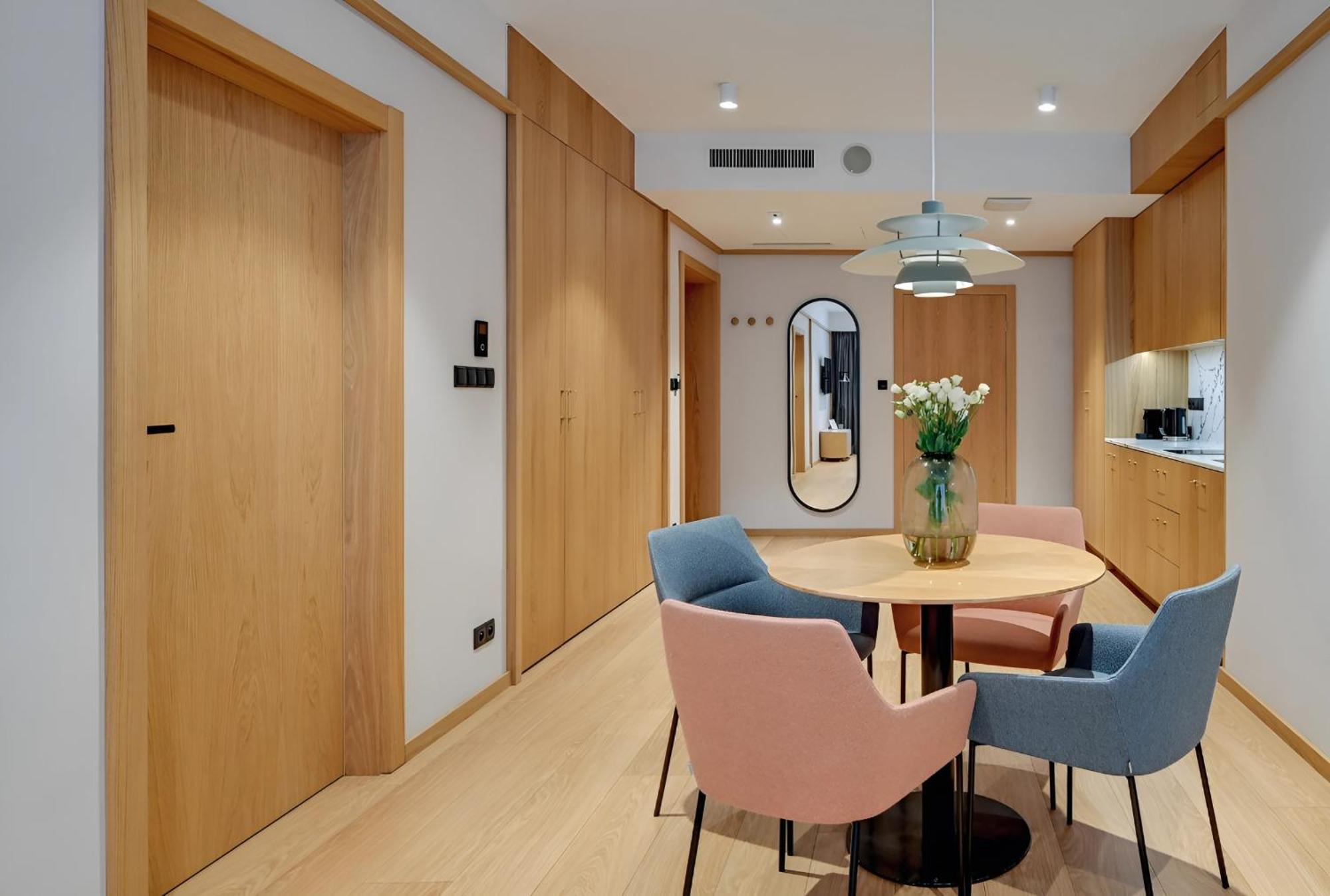 Deo Plaza Premium Apartments & Spa Danzica Esterno foto